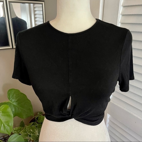 TOBI Twist Front Crop Top - Picture 4 of 7